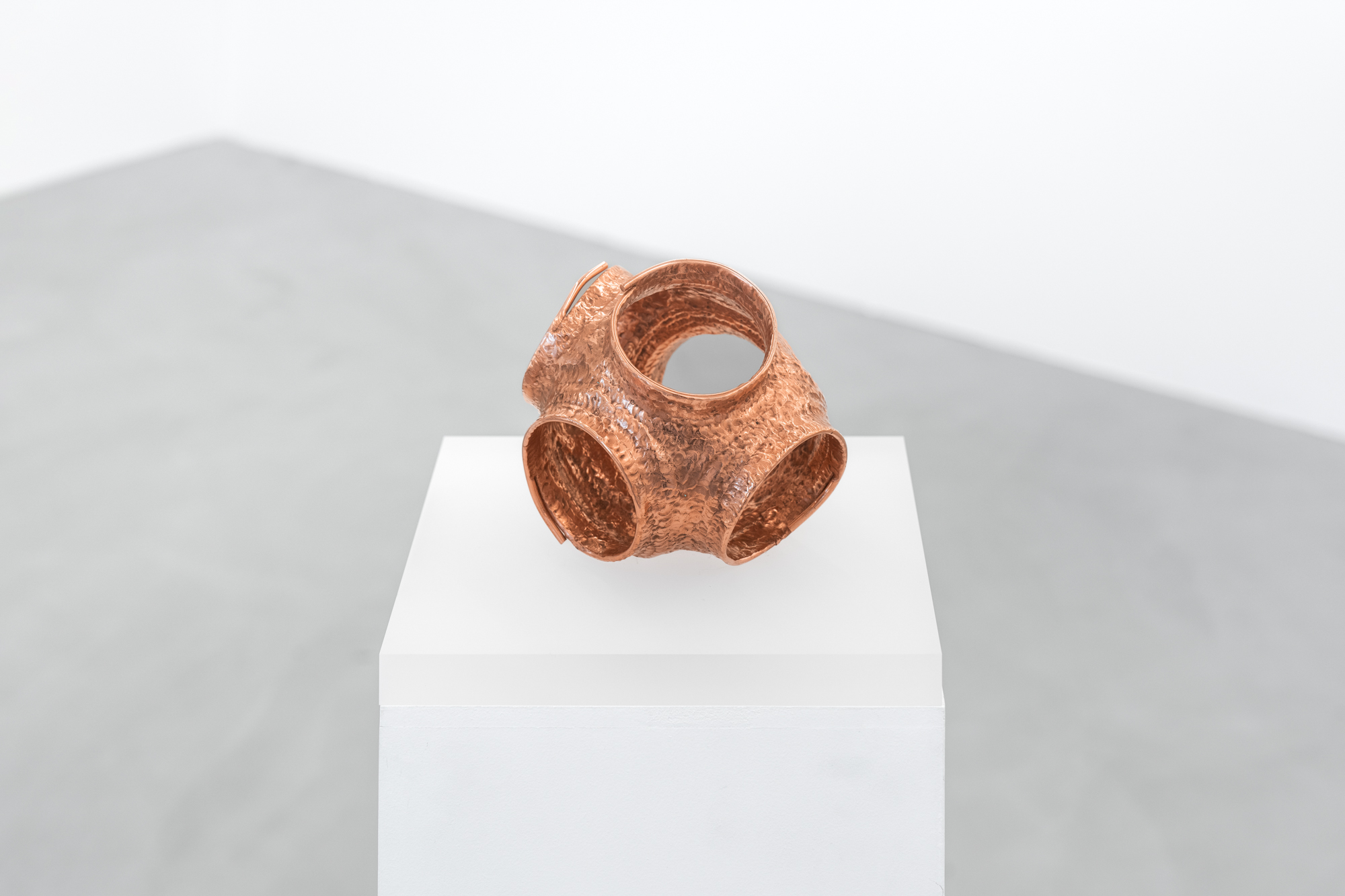 Xooang Choi_ED2CW4T12MW13H5B, 2024, copper, acryl, 16.5x25x25cm